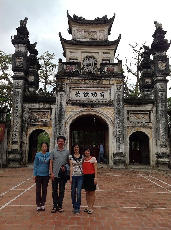 e.Hiếu: Chà, thế gian ai HOT bằng ta, hí hí<br />a.Thanh: Ôi, ước gì mình trẻ như em ấy...