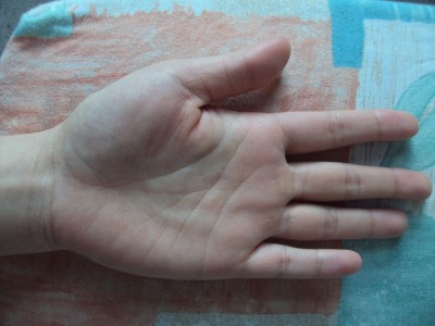 tay trái ngửa