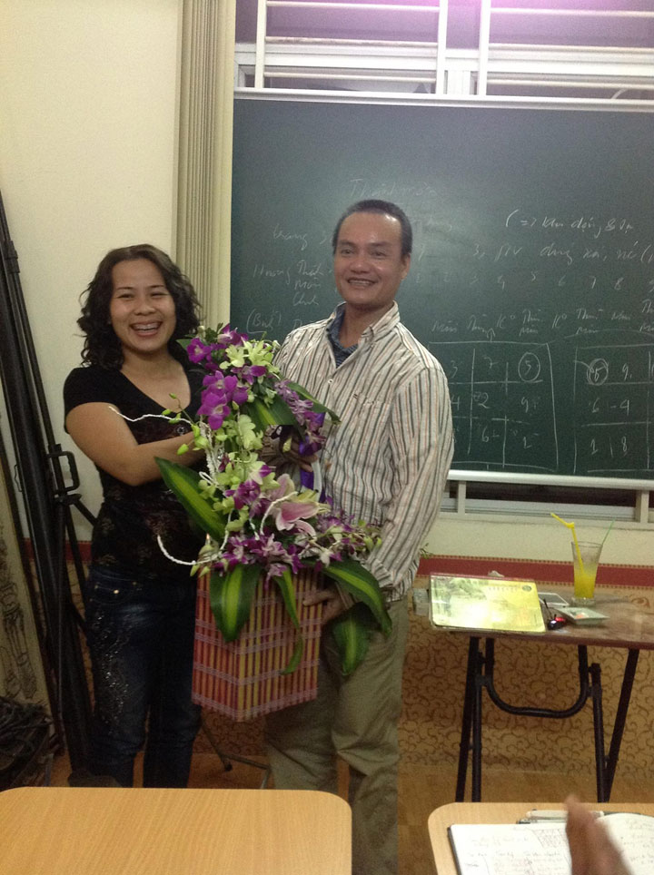 Hoa tặng thày Khiêm