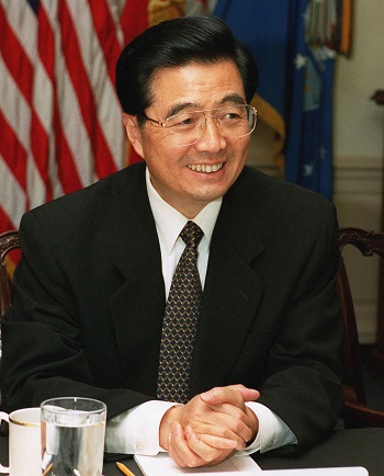 Hu_Jintao_during_a_defense_meeting_held_at_the_Pentagon,_May_2002,_cropped.jpg