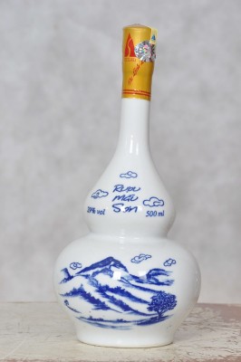 Rượu Mẫu Sơn trên 2 năm tuổi. Nồng độ 29%vol 500ml