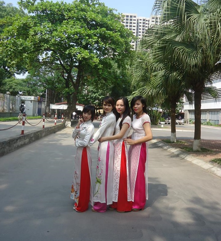 em là đứa bé nhất hội đó ạ :((