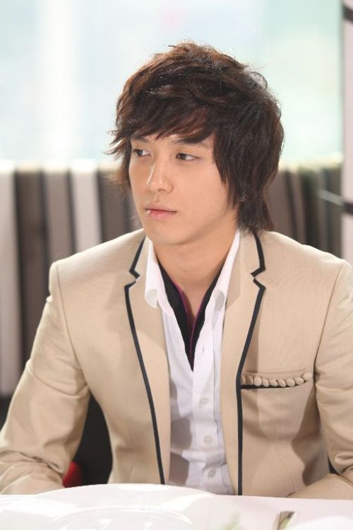 Jung Yong Hwa.jpg