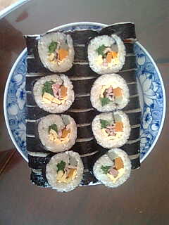 Khao đĩa gimbap nè :P