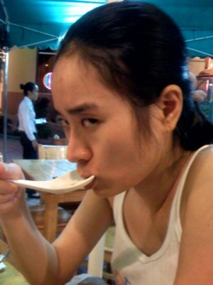 đây là hình cái mặt giận dữ của em ạ....thôi thì tốt xấu gì cũng để mọi người chiêm ngưỡng mong mọi người luận giải giùm một tí ạ