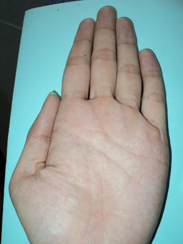 tay trái ngửa