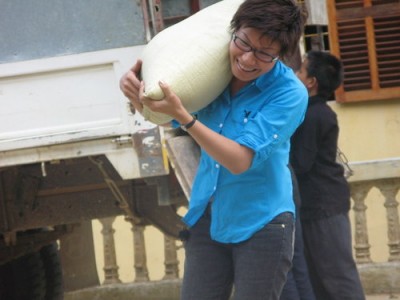 phóng viên Thu Trang- người chủ trì tổ chức chuyến đi