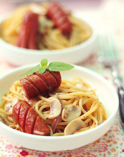 26201_bua_sang_ngon_mieng_spaghetti_xuc_xich.jpg