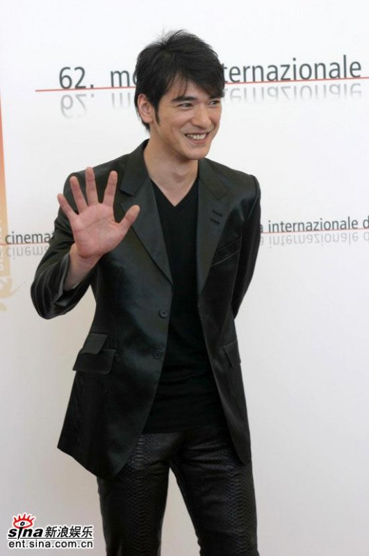 2005insuitzr0.jpg