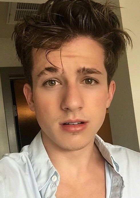 Charlie puth. Em này dễ thương
