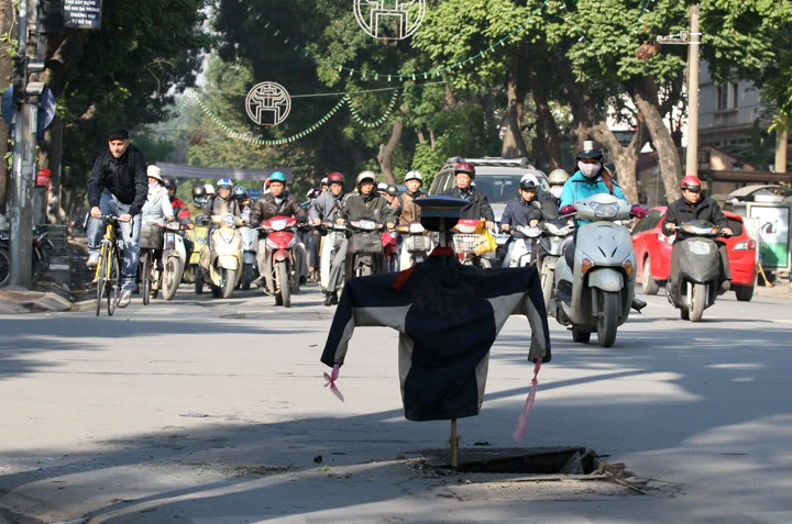 IMG_8689_street_hole_k72.jpg