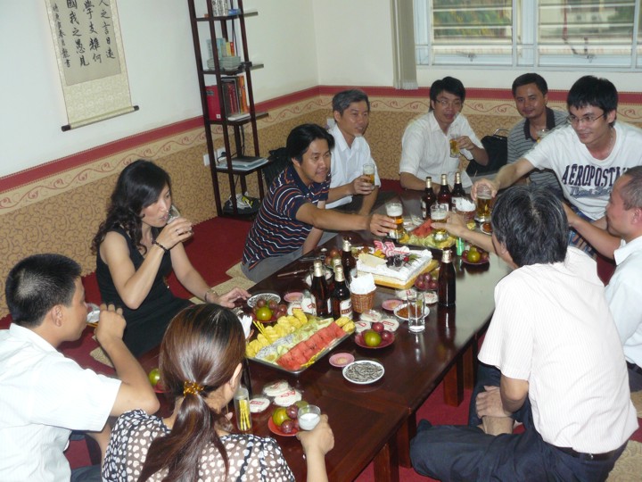 Nâng ly cùng bạn bè và một số khách quen :)