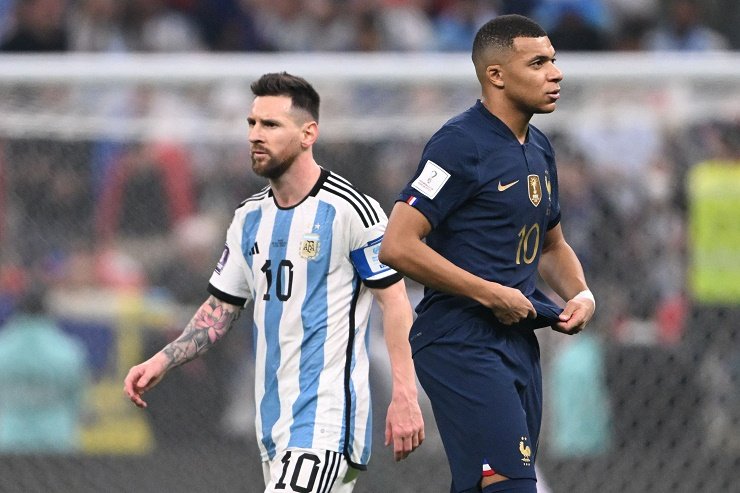 Nghi-van-Mbappe-doi-roi-PSG-vi-muon-thoat-khoi-cai-bong-Messi-Clip-tin-nong-bong-da-24h-9-1671719742-14-width740height493.jpg