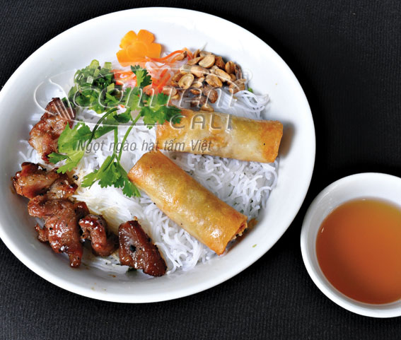 WedApr2011001thBun thit nuong - cha gio.jpg