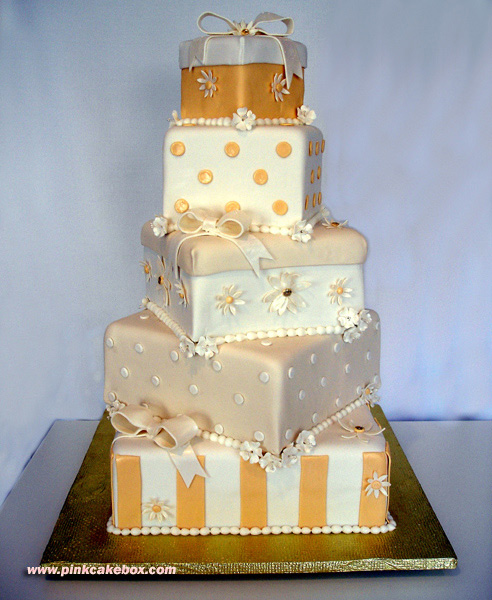 Gift_Box_Wedding_Cake_by_pinkcakebox.jpg