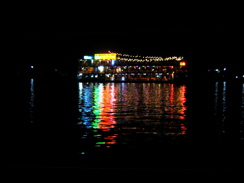 Du thuyền Ninh kiều Cần Thơ.jpg