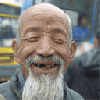 ông già chớp mắt.gif