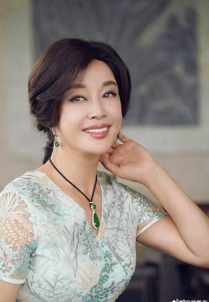 vo-tac-thien-luu-hieu-khanh-66-tuoi-van-tre-trung-la-ty-phu-trung-quoc-5.jpg