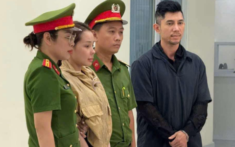 hanh-dong-gay-chu-y-cua-luong-bang-quang-khi-ngan-98-bi-co-quan-chuc-nang-bat-giu-a14565001f114df9abfedec35f4add33-925.png