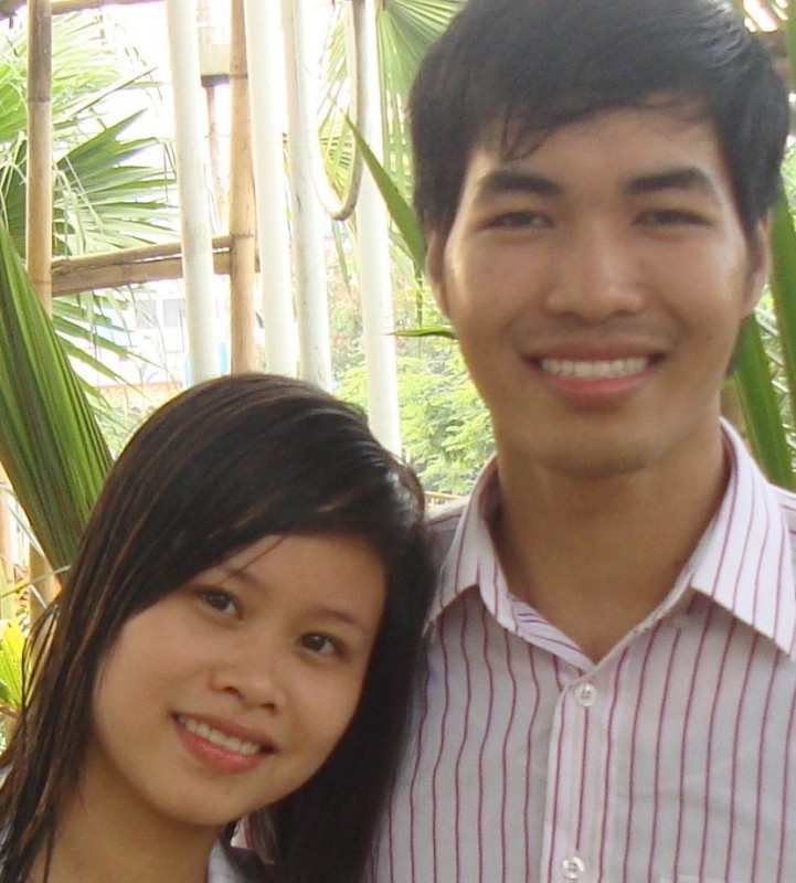 Còn đây là ảnh bạn gái cháu ah.mong các bác xem giúp cháu ah, cháu đang rất cần quan tâm vì chuyện tình duyên của cháu, Bạn gái cháu sinh năm 1991, tuổi Mùi ah. các bác xem giúp cháu tình duyên năm 2012 thế nào nhé, cháu vừa chia tay người yêu, cháu còn rất yêu cô ấy, rất muốn quay lại nhưng cô ấy không muốn quay lại. cháu cảm ơn các bác nhiều ah. Dạ đây là ảnh của cháu và bạn gái cháu bác nhé