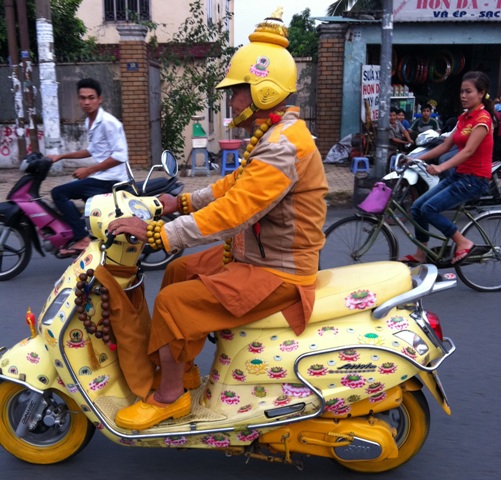 Sư xì tin.jpg